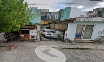 Foto de inmueble en C Gertrudis Sánchez  #31, Col. Supermanzana 221 C.P. 77517, Benito Juárez