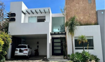 Foto de inmueble en Del Niño Jesús, Real Tetela, 62130 Fraccionamiento Lomas de Ahuatlán, Mor., Col. Jardines de Ahuatlán C.P. 62130, Cuernavaca