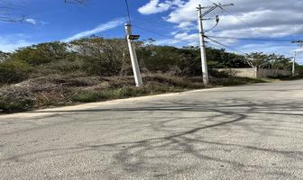 Foto de inmueble en X Avenida Temozon, Col. Temozon Norte C.P. 97302, Mérida