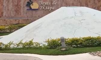 Foto de inmueble en Zircon #42, Col. Joyas de Ixtapa C.P. 40880, Zihuatanejo de Azueta