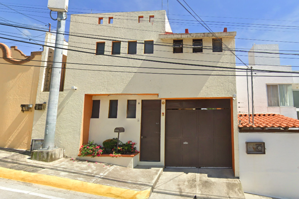 Foto de inmueble en Avenida Lomas del Tzompantle, Col. Lomas de Zompantle C.P. 62157, Cuernavaca