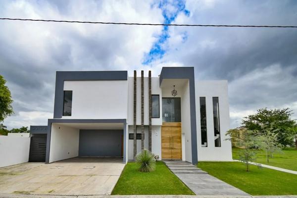 Foto de inmueble en Avenida Tres Reyes, Col. Tres Reyes C.P. 45670, Tlajomulco de Zúñiga