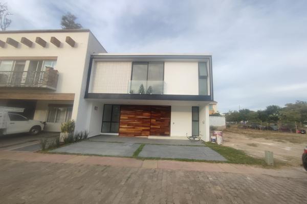 Foto de inmueble en Angel Leaño, Col. Los Robles C.P. 45134, Zapopan