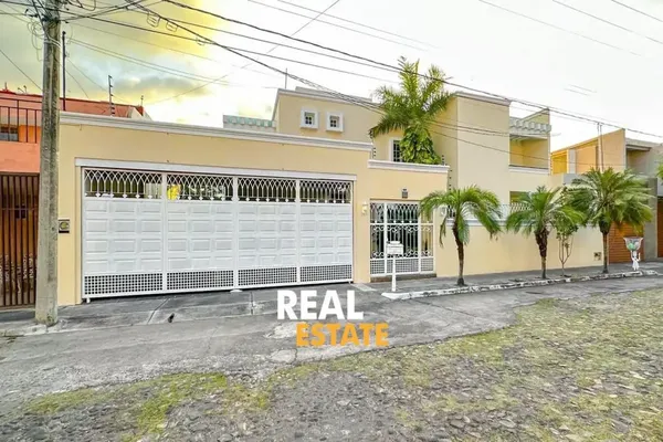 Foto de inmueble en 1 #1, Col. Lomas Vistahermosa C.P. 28016, Colima