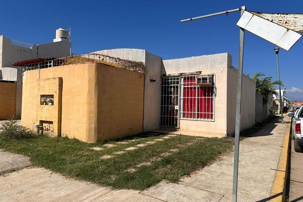 Foto de inmueble en 1, Col. Navidad de Llano Largo C.P. 39815, Acapulco de Juárez