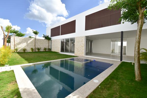 Foto de inmueble en 1, Col. Xcanatún C.P. 97302, Mérida