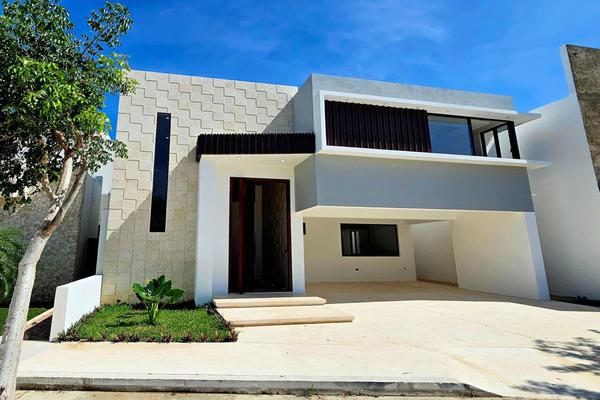 Foto de inmueble en 1, Col. Xcanatún C.P. 97302, Mérida
