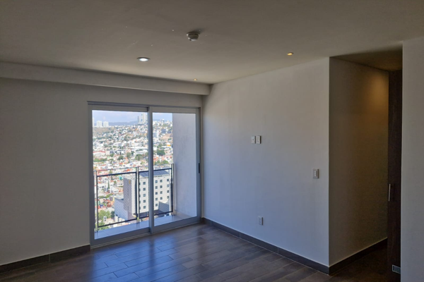 Foto de inmueble en Avenida Luis Vega Monrroy 1001 #1001, Col. Centro Sur C.P. 76090, Querétaro