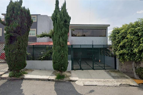 Foto de inmueble en Cruz de La Luz 39 #39, Col. Santa Cruz del Monte C.P. 53110, Naucalpan de Juárez