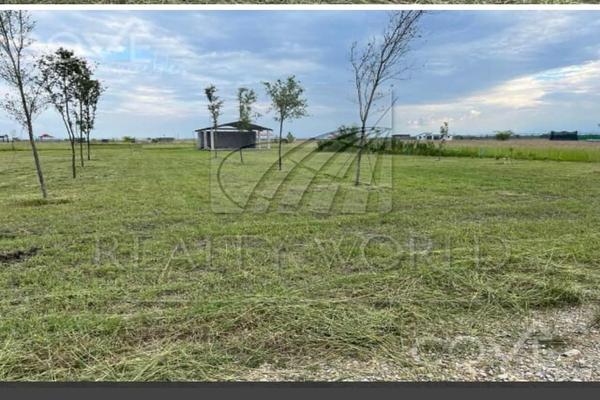 Foto de inmueble en   #1222, Col. Las Adjuntas (Rancho Viejo) C.P. 67460, Cadereyta Jiménez