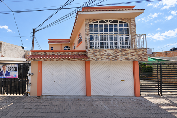 Foto de inmueble en Marqués de Artigas 170, Lomas del Marques, 76146 Santiago de Querétaro, Qro. #170, Col. Miradores del Marques C.P. 76146, Querétaro