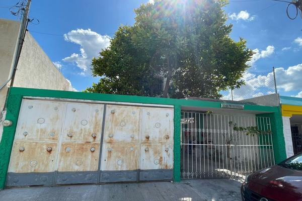 Foto de inmueble en 13, Col. Yucalpeten C.P. 97238, Mérida