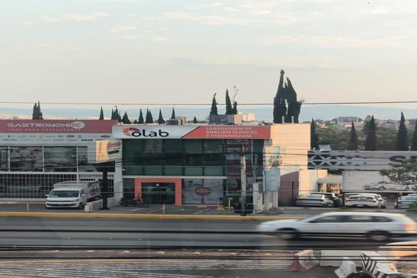 Foto de inmueble en Blvd. Bernardo Quintana Arrioja, Alamos 3ra Secc, Santiago de Querétaro, Qro., Col. Álamos 3a Sección C.P. 76160, Querétaro