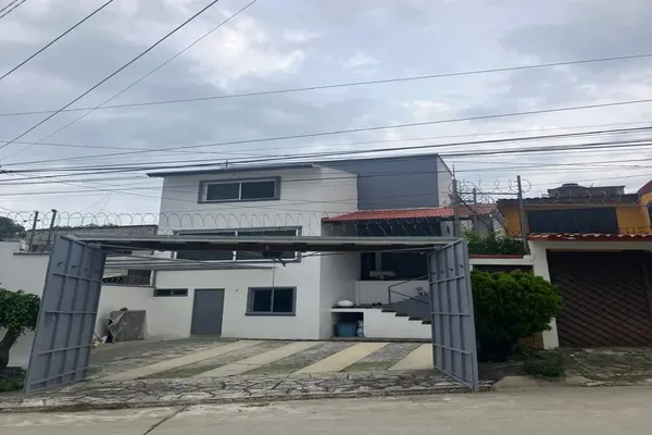 Foto de inmueble en 16 SEPTIEMBRE #12, Col. Lomas de Zompantle C.P. 62157, Cuernavaca
