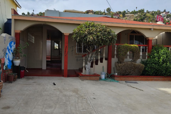 Foto de inmueble en 16 Y AVE. RYERSON, Col. Ensenada Centro C.P. 22800, Ensenada