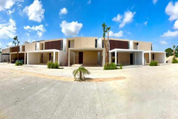 Foto de inmueble en 17, Col. Xcanatún C.P. 97302, Mérida