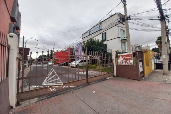 Foto de inmueble en PARQUE ENCINO , Col. Hacienda del Jardín I C.P. 54980, Tultepec