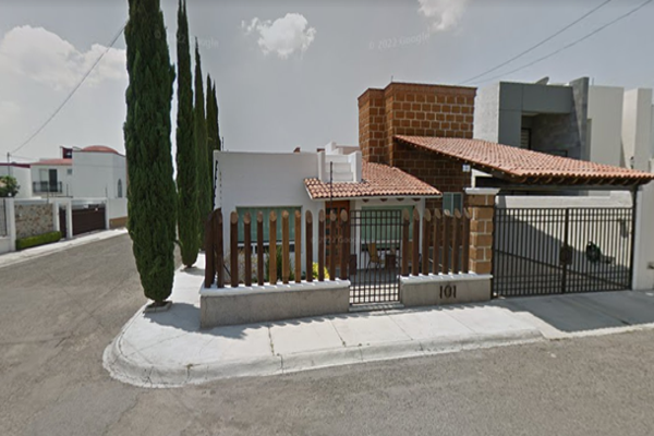 Foto de inmueble en Cerro del Divisadero #101, Col. San Miguel C.P. 76118, Querétaro