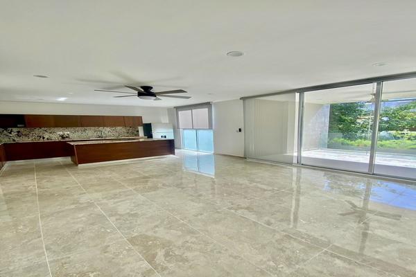 Foto de inmueble en 2, Col. Xcanatún C.P. 97302, Mérida