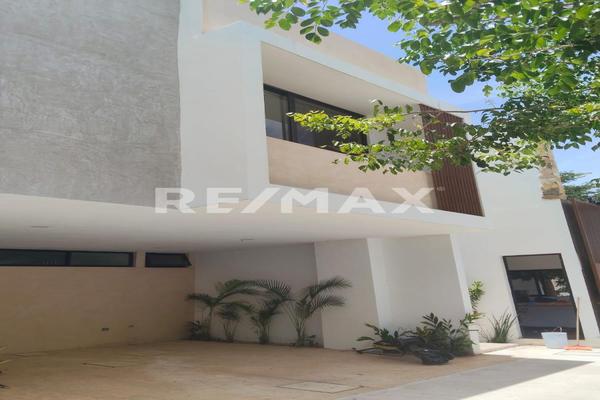 Foto de inmueble en 21 entre 10 y 12, Col. Temozon Norte C.P. 97302, Mérida