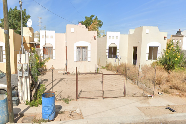 Foto de inmueble en C. Rosa 456, 23088 La Paz, B.C.S. #456, Col. Arcoiris III C.P. 23088, La Paz
