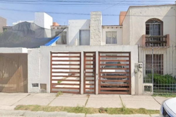 Foto de inmueble en Boulevard Dolores del Río, Col. La Joya C.P. 76180, Querétaro