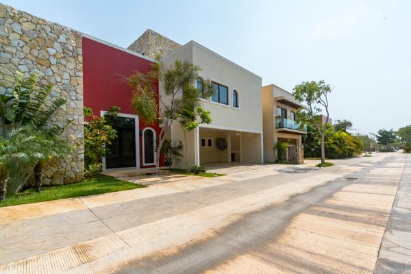 Foto de inmueble en Paseo Country, Col. Leandro Valle C.P. 97143, Mérida