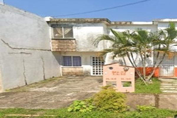 Foto de inmueble en Avenida Las Olas, Col. Residencial las Olas C.P. 96343, Cosoleacaque
