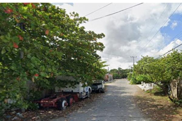 Foto de inmueble en Calle 28 #s/n, Col. Progreso de Castro Centro C.P. 97320, Progreso