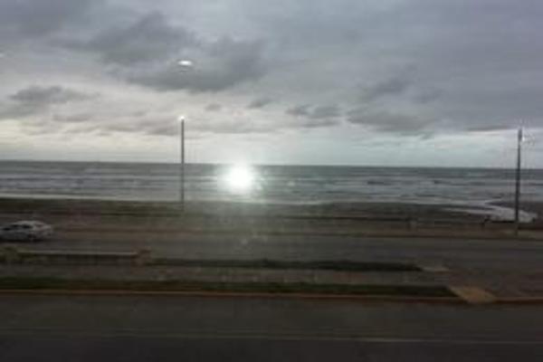 Foto de inmueble en Malecón Costero #s/n, Col. Paraíso Coatzacoalcos C.P. 96523, Coatzacoalcos