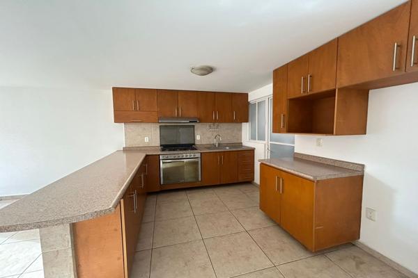 Foto de inmueble en Cto. Puerta del Sol, Puerta Real Residencial Desarrollo Urbana 08, 76910 El Pueblito, Qro. #9, Col. Puerta Real C.P. 76910, Corregidora