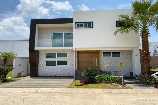 Foto de inmueble en Avenida López Mateos Sur #5555, Col. Residencial Provenza (La Romana) C.P. 45645, Tlajomulco de Zúñiga
