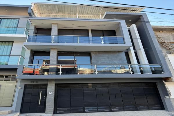 Foto de inmueble en Uruapan, Mich., Col. Uruapan Centro C.P. 60000, Uruapan