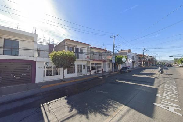 Foto de inmueble en Avenida Prisciliano Sanchez, Col. Tepic Centro C.P. 63000, Tepic
