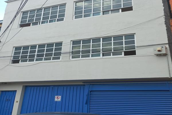 Foto de inmueble en Avenida Tlahuac, Col. Los Reyes Culhuacán C.P. 09840, Iztapalapa