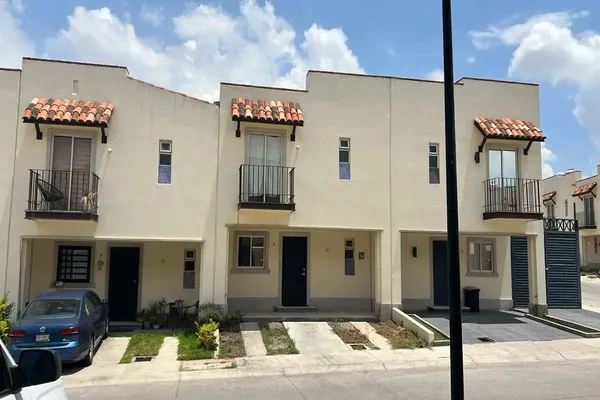 Foto de inmueble en 45650 Tlajomulco de Zúñiga, Jal. #1, Col. Residencial Alta California C.P. 45650, Tlajomulco de Zúñiga