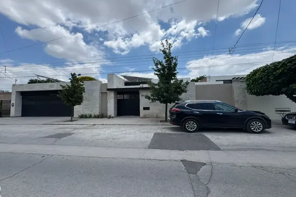 Foto de inmueble en . #465, Col. Torreón Jardín C.P. 27200, Torreón