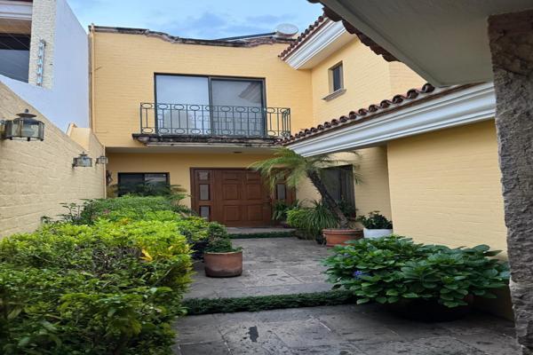 Foto de inmueble en P.º de Las Margaritas 230, Bugambilias, 45100 Zapopan, Jal. #230, Col. Bugambilias C.P. 45238, Zapopan