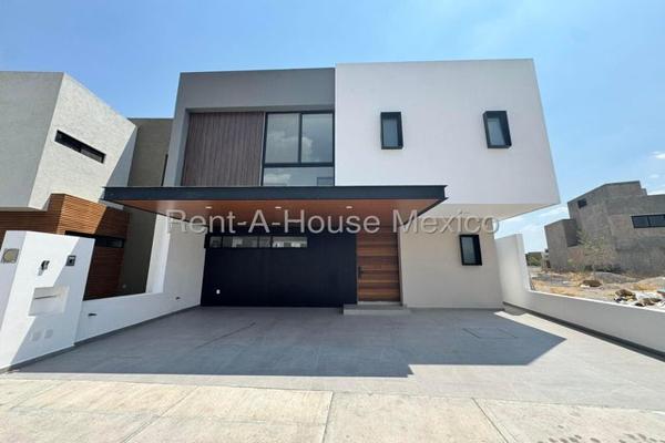 Foto de inmueble en Av. los Portones 1015, 76230 Santiago de Querétaro, Qro. #s/n, Col. Juriquilla Santa Fe C.P. 76230, Querétaro