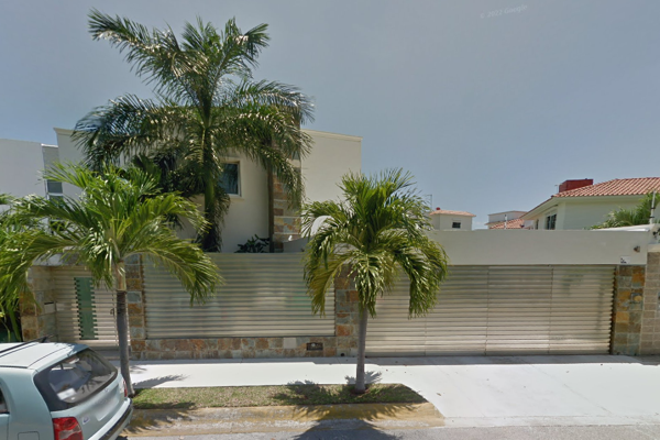 Foto de inmueble en Avenida Holbox 2 #2, Col. Supermanzana 12 C.P. 77504, Benito Juárez