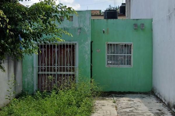 Foto de inmueble en La Colina, Col. Laguna de Miradores C.P. 91636, Emiliano Zapata