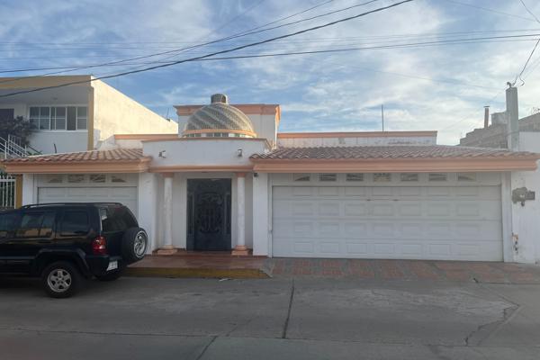 Foto de inmueble en General Hermenegildo Galeana 1116 #1116, Col. Centro C.P. 82000, Mazatlán