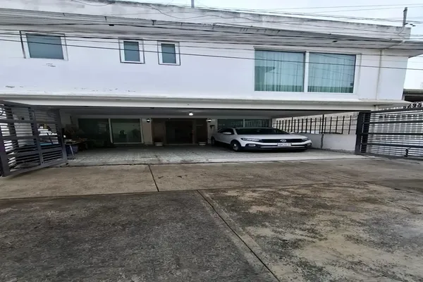 Foto de inmueble en 5 de mayo esquina Morelos, Col. San Lorenzo Tepaltitlán Centro C.P. 50010, Toluca