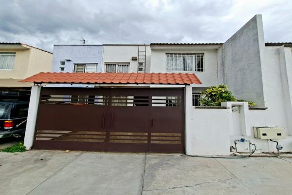 Foto de inmueble en Avenida del Tratoli, Col. Santuarios del Cerrito C.P. 76900, Corregidora
