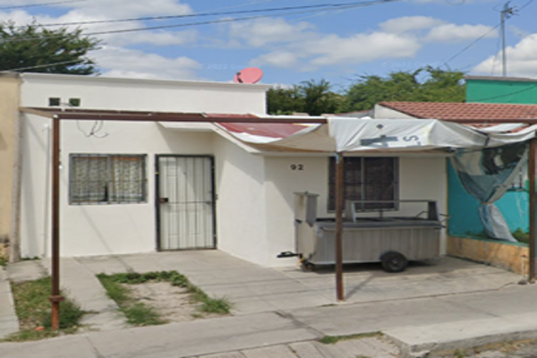 Foto de inmueble en Avenida del Almendro, Col. Los Pinos C.P. 45640, Tlajomulco de Zúñiga