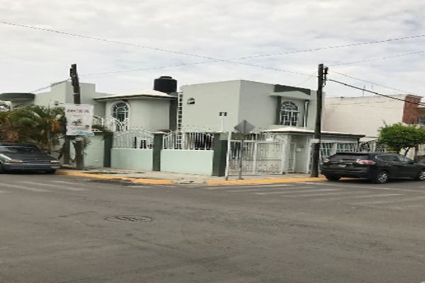 Foto de inmueble en Av. del Pino 458, Haciendas de San José, 45609 San Pedro Tlaquepaque, Jal. #458, Col. Haciendas de San José C.P. 45609, San Pedro Tlaquepaque