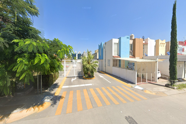 Foto de inmueble en Calle San Francisco, Col. Parques del Palmar C.P. 45618, San Pedro Tlaquepaque
