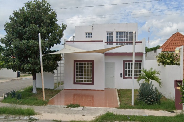 Foto de inmueble en Calle 104  #245, Col. Las Américas C.P. 97302, Mérida