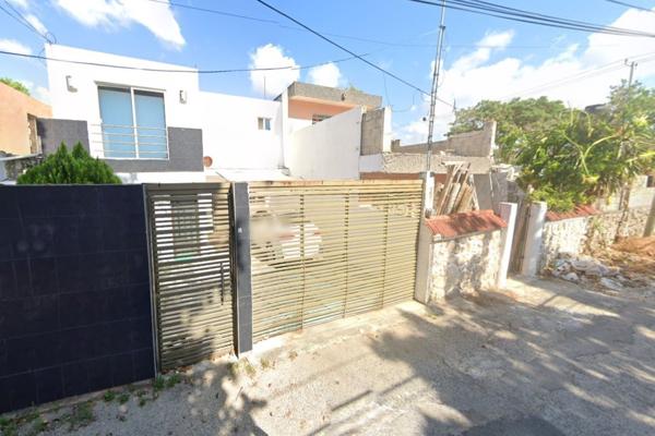 Foto de inmueble en Calle 12, Col. Chuburna de Hidalgo C.P. 97205, Mérida