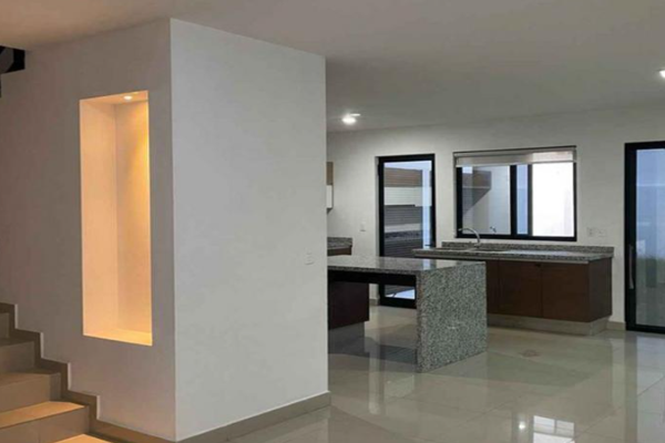 Foto de inmueble en Avenida Naciones Unidas , Col. Loma Real C.P. 45129, Zapopan